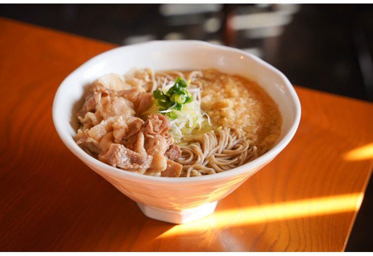 【温】十割　肉かけそば　（豚）または（鶏）