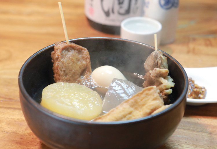 そば出汁で煮込んだ浸み浸みおでん おまかせ５種盛り