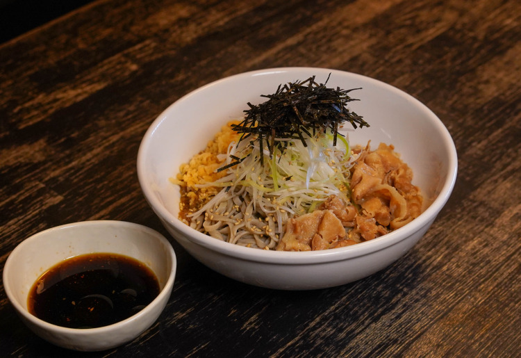 【宅配限定】看板メニュー！十割ぶっかけ黑紅そば　豚