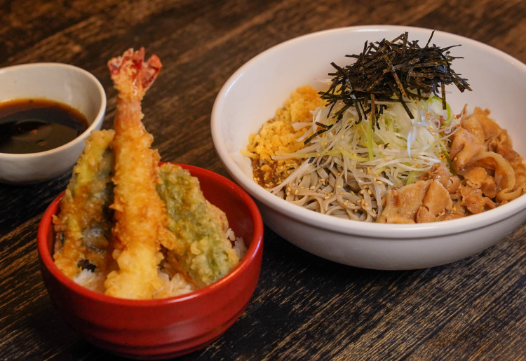 そば屋の天丼は外さない！お蕎麦とのセットがおすすめ！