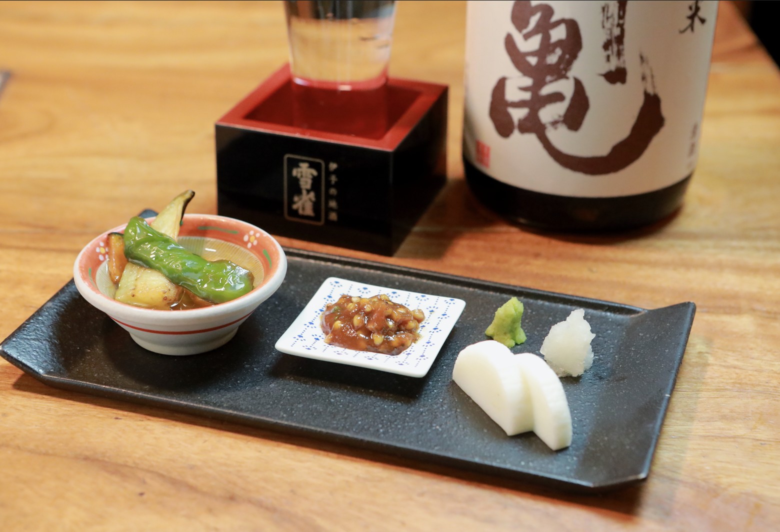 そば前と地酒で語らう時間